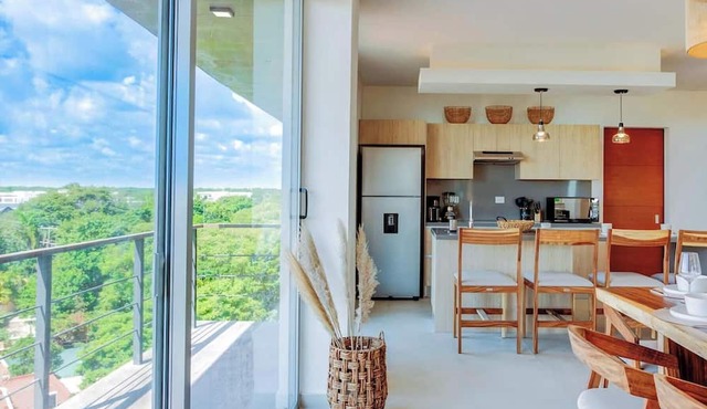 Oceanview Rooftop with plunge pool, gym & BBQ