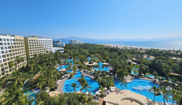 On the beach. Cozy 2-bedroom condo with AC in serene Nuevo Vallarta