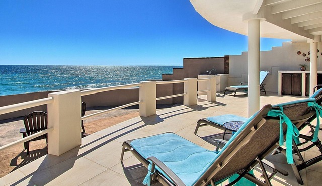 ONLY 5 STAR RATINGS! Spotlessly clean. BEACHFRONT. Private. IMMACULATE. Quiet!