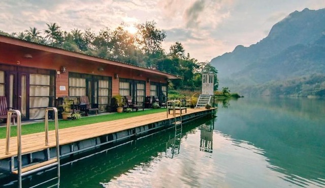 Ou river house