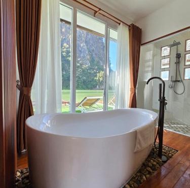 Ou river house resort