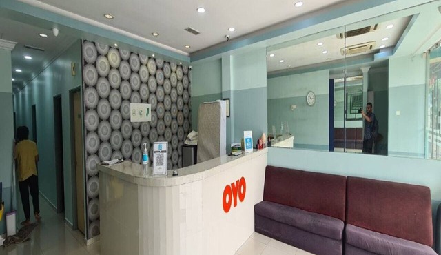 OYO 90862 Hotel Small City