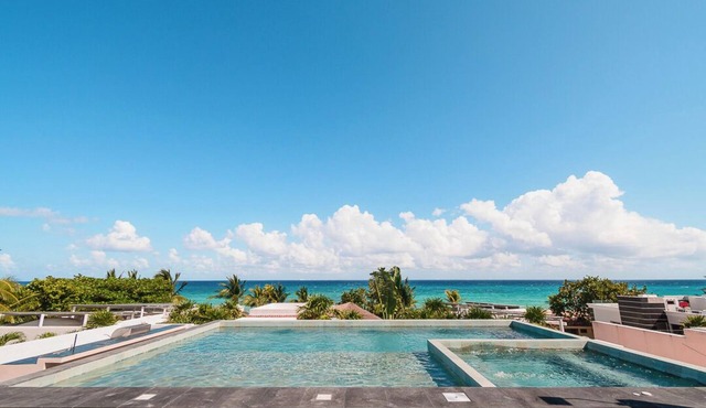 Paradise in Playacar, 2 min walk to beach, 2 private POOLS, 5 Bedroom 5 Bathroom