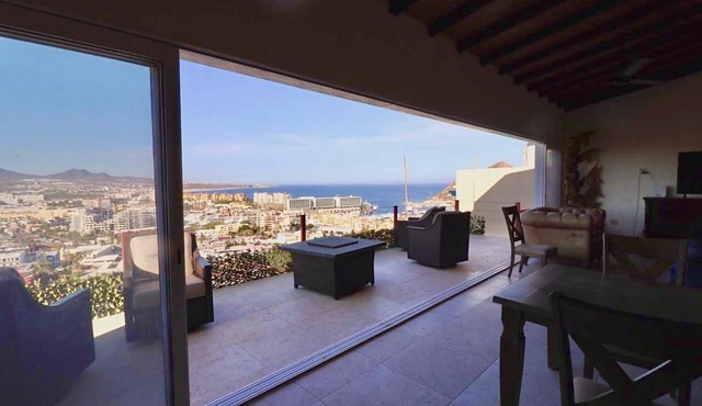 Pedregal gated comunity private beach, awsome views 3 blocks from marina 10pax
