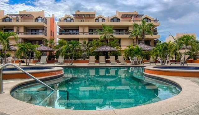 Penthouse 2BD+Room 2 Terraces Pools Near Beach