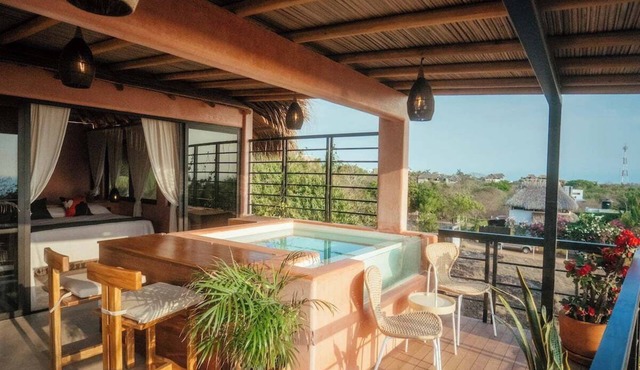 Penthouse with pool & ocean view
