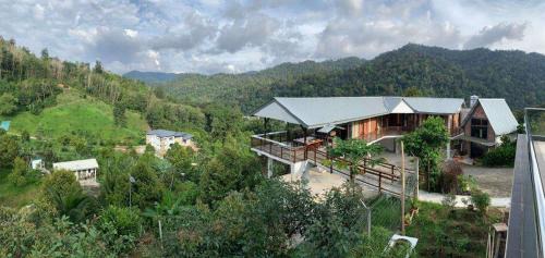 Perfect Hill View, Durian Orchard Farmstay within the mountains