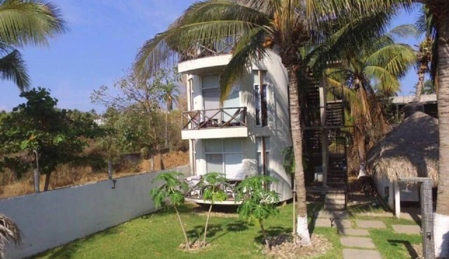 Playa Bruja Zicatela Apt. 3, Beach Front, Kitchen, AC, Starlink, Pool & More