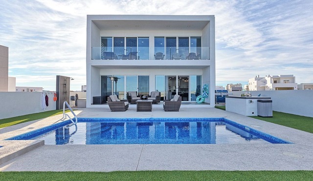 Playa Laguna | 5BR Waterfront w/Pool & Rooftop
