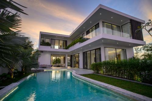 Porchey Private Villa - Free airport pick-up, private transportation and dedicated butler