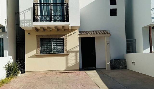 Privado, Zona segura y cercana a Puentes Internacionales y Consulado.