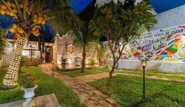 Private Colonial Boutique House with a Cool Pool in the Heart of Downtown Cancun