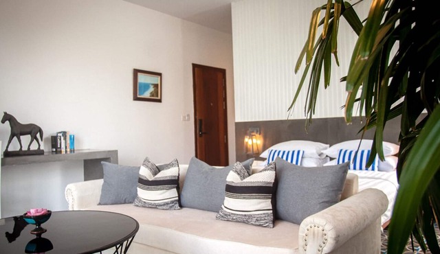 Private hotel with 4 suite rooms, Sky Bar and Full restaurant