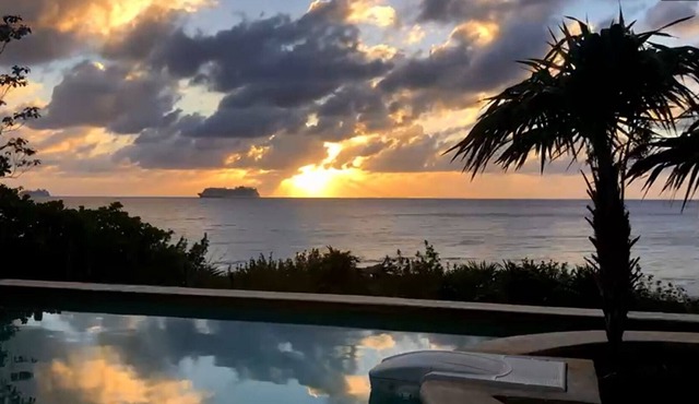 Private Oceanfront Villa with Pool, Swim Up Bar, and Kid's Pool!!!