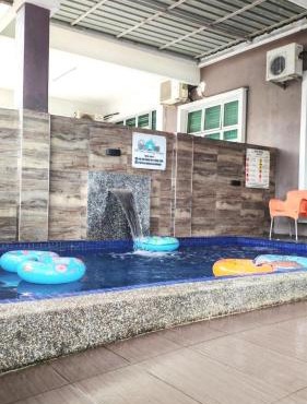 Private pool Homestay Melaka