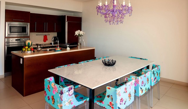 Property type (condo) Special amenities Nearby attractions (beaches)