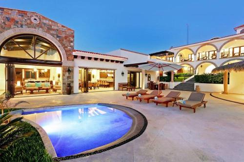 Radiant Villa Encanto de la Laguna Los Cabos in San José del Cabo
