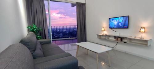 Rainy Sanctuary -Netflix-Sunset-Pool-1 Parking