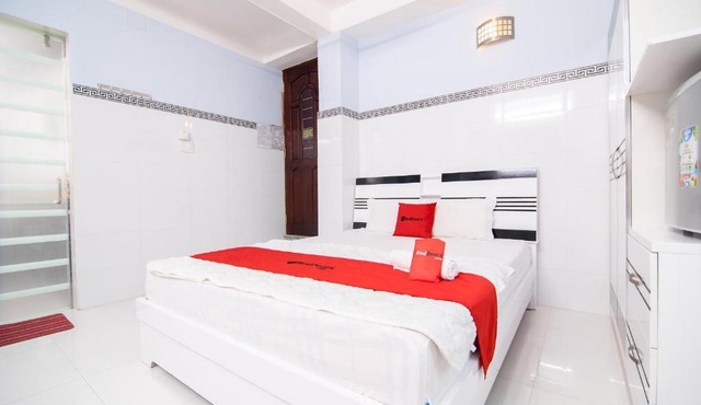 RedDoorz Plus near Ben Thanh Market