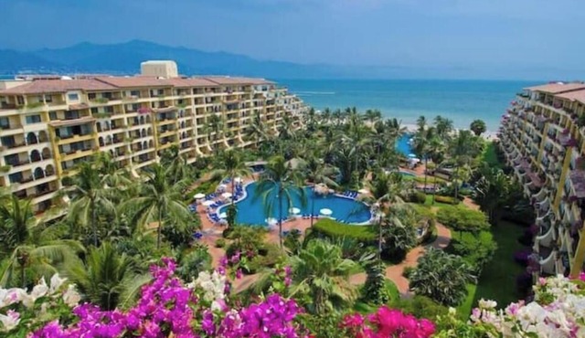 Regal 3bd PH with private pool in Beach Resort Spa