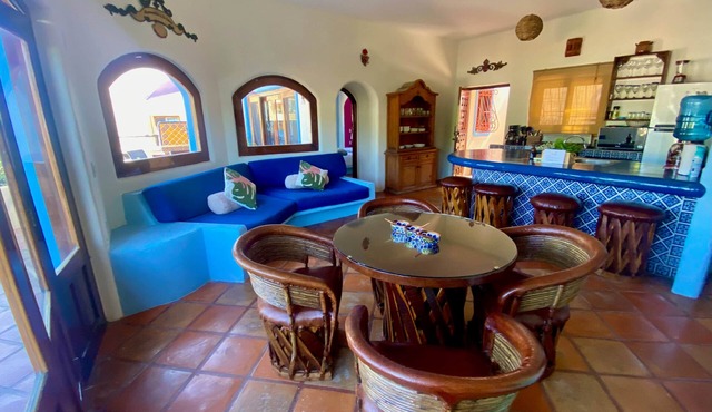Regio - Casa MoJo's spacious 2BR, kitchen, pool