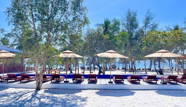 Relaxing 1-bedroom resort with AC in peaceful Preah Sihanouk #9