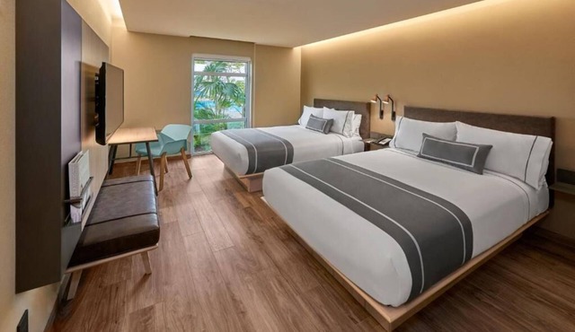 Relaxing Airport-Area Suite with Free Shuttle & Breakfast l 2 Relaxing Rooms
