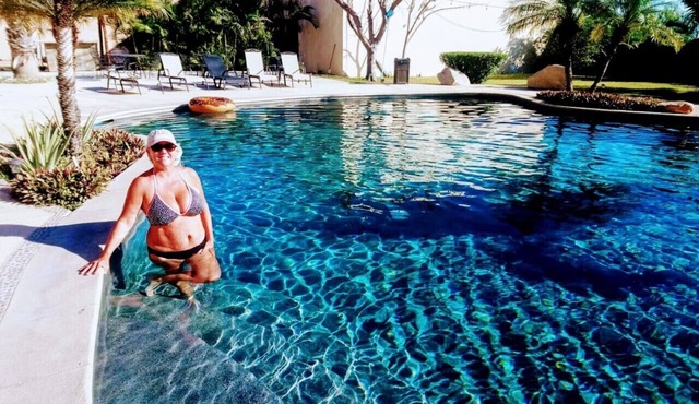 Renew Studio w/King Bed Pool Wifi Netflix 2 Blocks from The Beach In Cabo