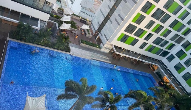 Republic Plaza Sai Gon Airport - Free pool