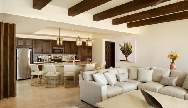 Resort Penthouse, Sleeps 8, Water View Access, Greg Norman Designed Golf Course