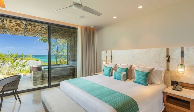 Resort with 3 bedrooms with ocean views, onsite restaurants and fantastic pools