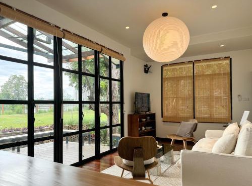 Riverfront Design Villa w 3 Acre Lawn and River View