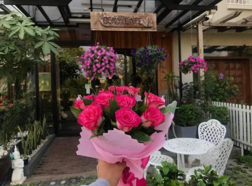 Rocky Cafe & Mini Apartment