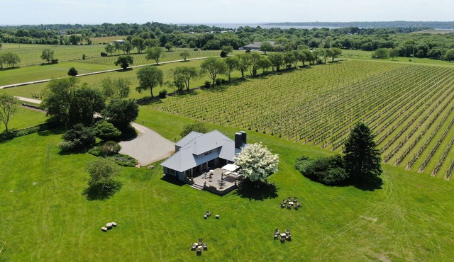 Romantic Vineyard Retreat in Little Compton