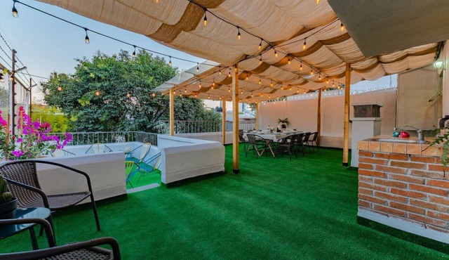 Rooftop Oasis Dining, Steps to Polanco Gems in Ciudad de México