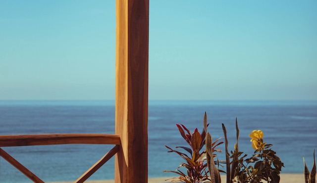 ROOM 4- Spacious Ocean Front Condo for 4 People in El Rebase