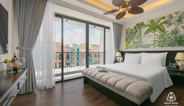 Royal Hotel - Vinhomes Ocean Park 3