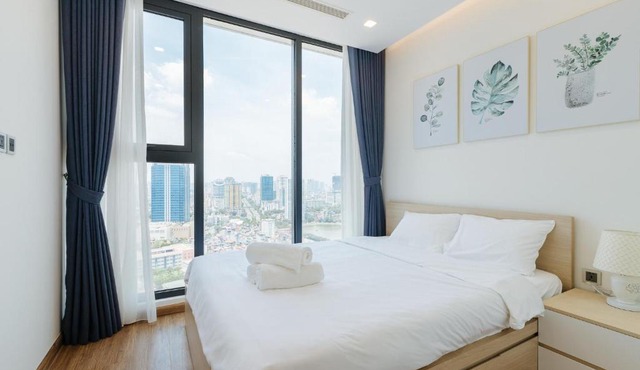 Royal Serviced apartment Vinhomes Metropolis