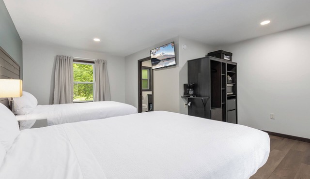 Rustic Lodge | Riverside | WiFi | Pets OK! in Aitkin