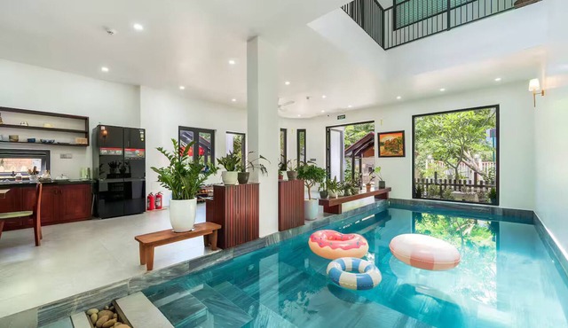 Sanh homestay pool windows mall