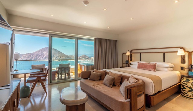 Scenic Beachfront Resort! Ocean View, Outdoor Pools, Beachfront, Pet-friendly!