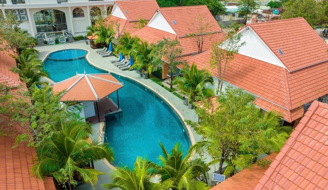 Sea Breeze Hotel & Villa