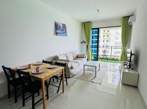 Seaview 2B1R 4pax Condo Forest City 1G-2105