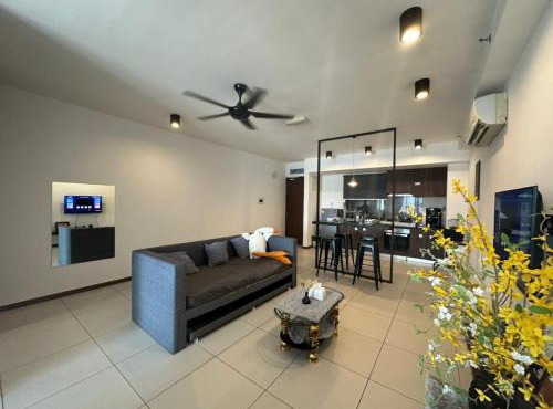 Seaview 3pax Studio with 1 Car Park at The Landmark