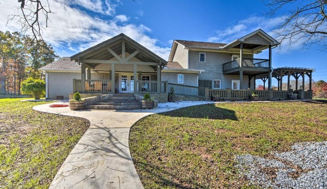 Serving Southern Charm at this Clarkesville House! in Clarkesville