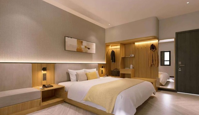 Seven Days Hotel