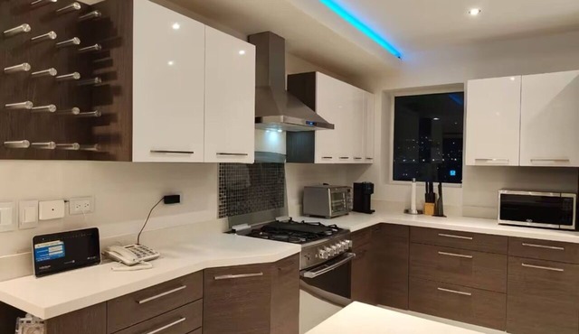 Sky Penthouse with Panoramic Ocean View & Jacuzzi