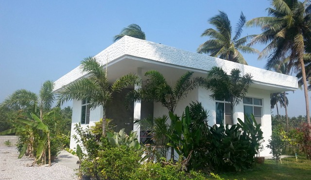 Solid bungalow, 200 m to the beach