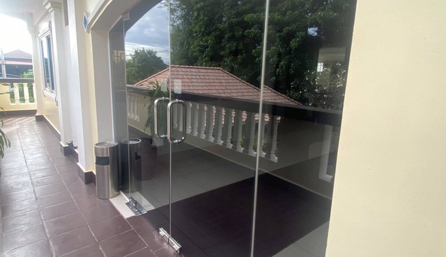 Spacieuses Chambres climatisées dans magnifique villa avec piscine d'eau salée