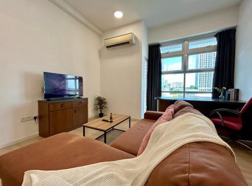 Spacious 10 Pax Suite l Kota Damansara MRT & Mall